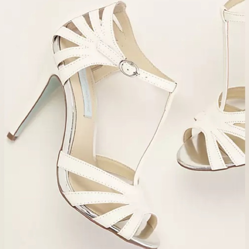 Blue by Betsy Johnson SB-Tee Ivory Glitter Heel